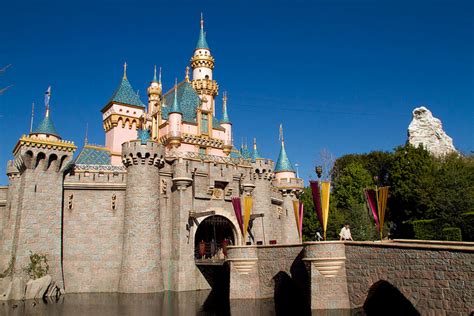13 Magical Disney Jobs You Should Really Know Abouthellogiggles