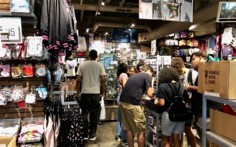 Hot Topic Job Openings