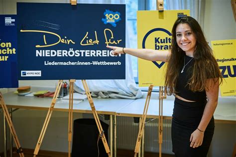 Liedermacher Innen Bereit F R Gro En Showdown Viki Wei Aus Liedermacher Innen Bereit F R Gro En Showdown Viki Wei Aus