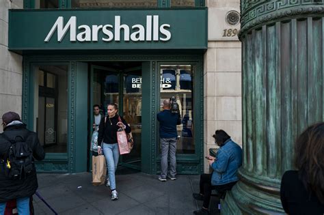 New York City Has Lost Tens Of Thousands Of Retail Jobs Report Finds New York City Has Lost Tens Of Thousands Of Retail Jobs Report Finds