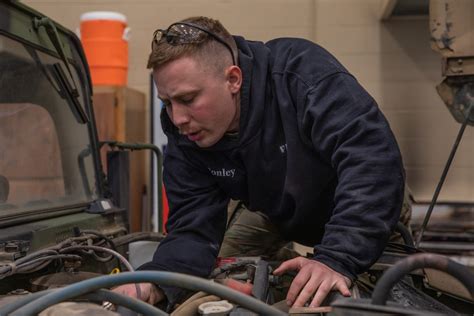 Oklahoma Guard Hosts Second Annual Mechanic Of The Year Competition Oklahoma Guard Hosts Second Annual Mechanic Of The Year Competition