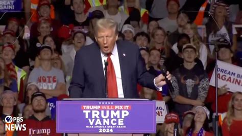 Trump Blow Job On Microphone