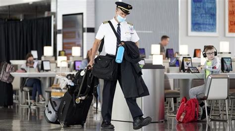 United Airlines Axes 2 850 Pilot Jobs United Airlines Axes 2 850 Pilot Jobs