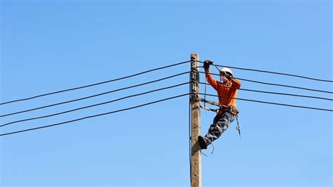 What Is A Lineman Job
